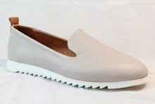 Load image into Gallery viewer, Diana Ferrari PIQUE, taupe & navy